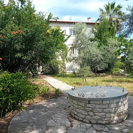 Garden - Wenige Schritte Ans Sarandapikhiotika